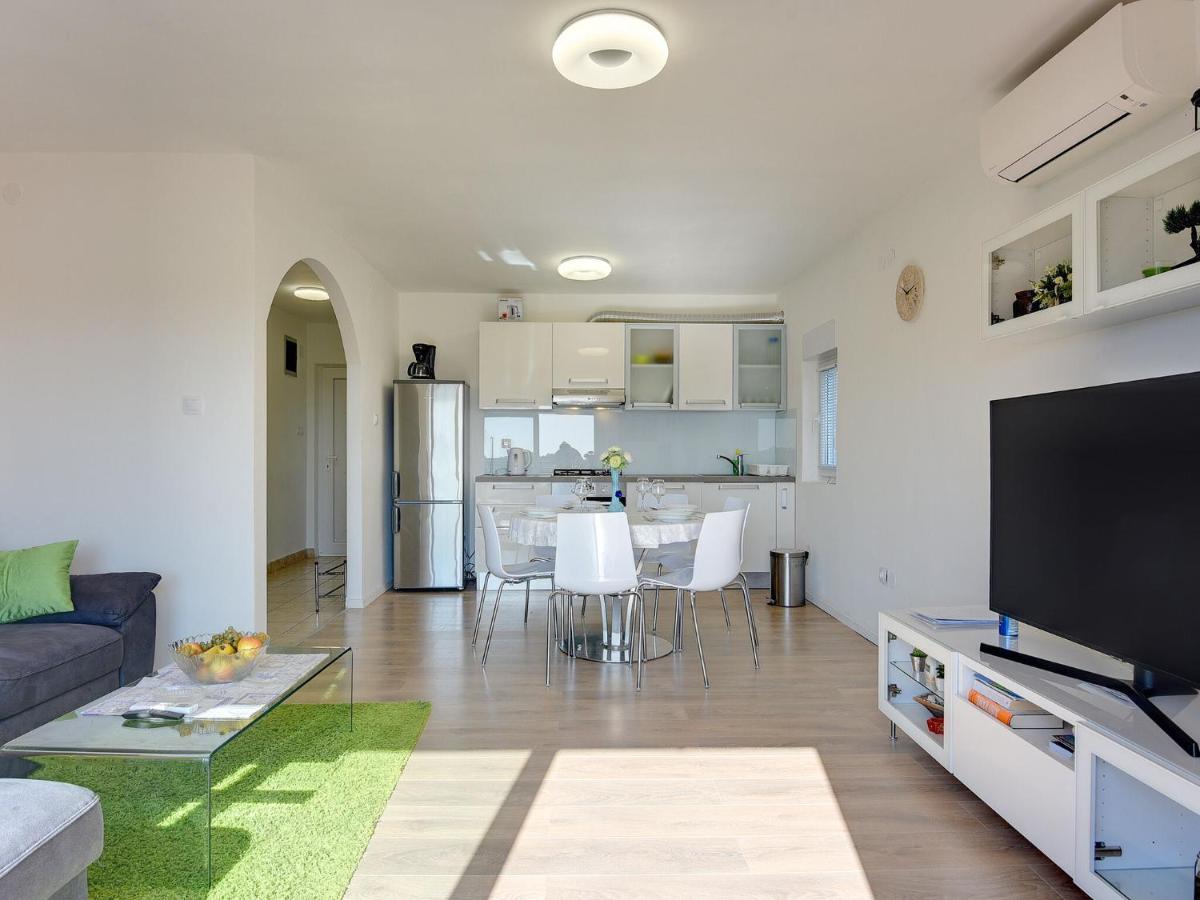 Apartmán With Balcony And Sea View